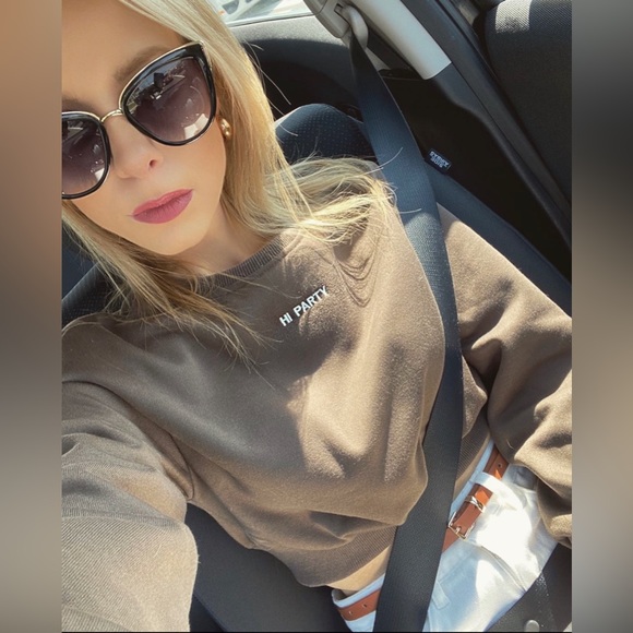 Meet your Posher, Deanna - Picture 1 of 3